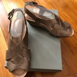 ADAM TUCKER by me Too Metallic Sandals